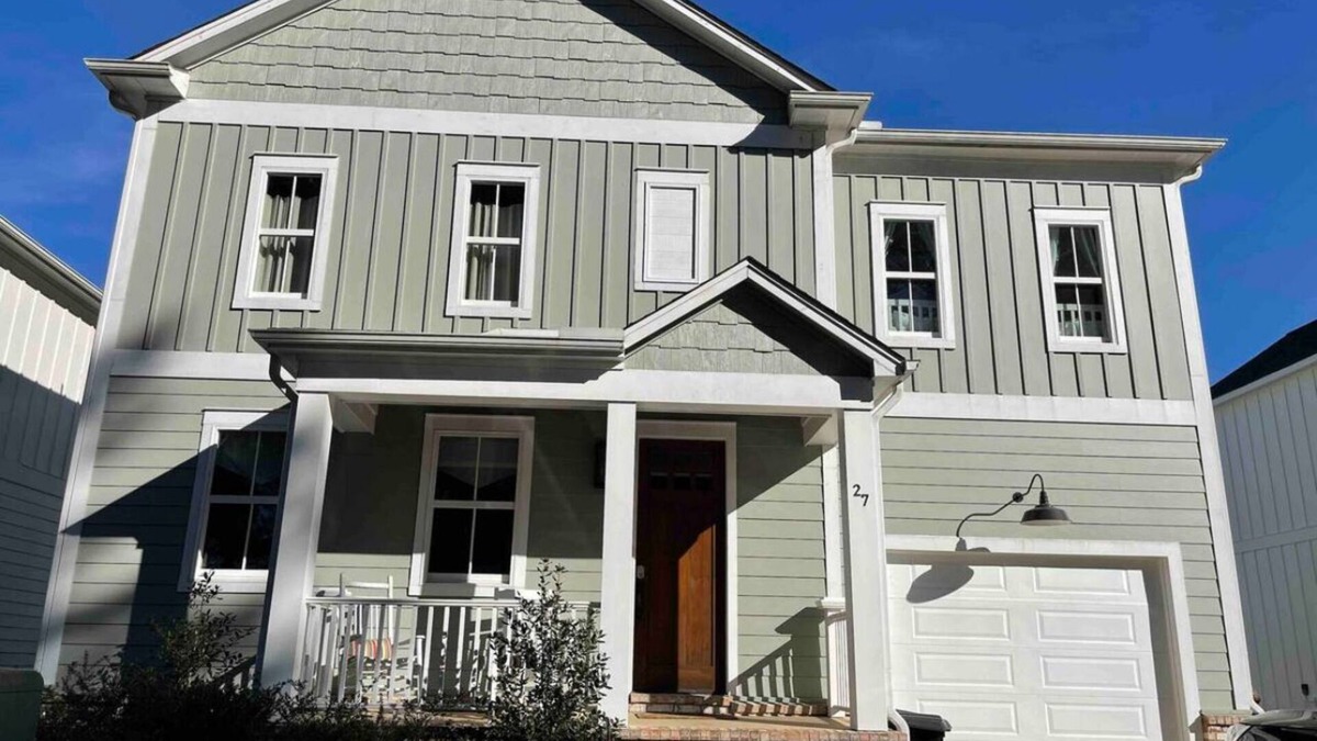 Iuka House | Spacious 5-bed/5 bath home with river view.