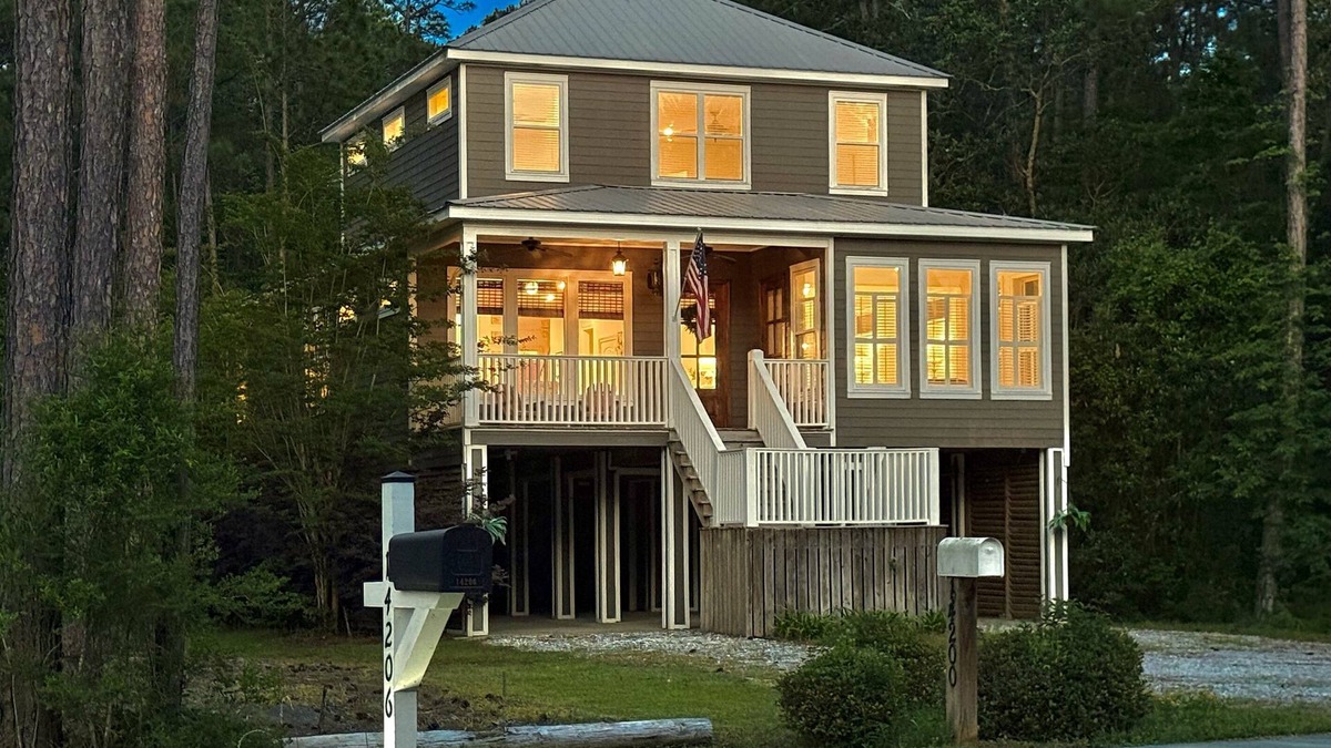 Fairhope House | Spacious 5 bed coastal luxury home | Grand Hotel