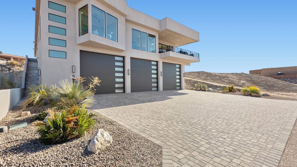 Lake Havasu City House | Spacious 5-bedroom 5 bathroom estate with beautiful Lake view and private pool