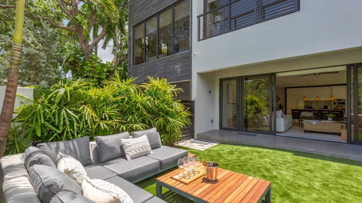 Colee Hammock House | Spacious 5-bedroom Modern Mansion in las olas Fort Lauderdale/sleeps 12