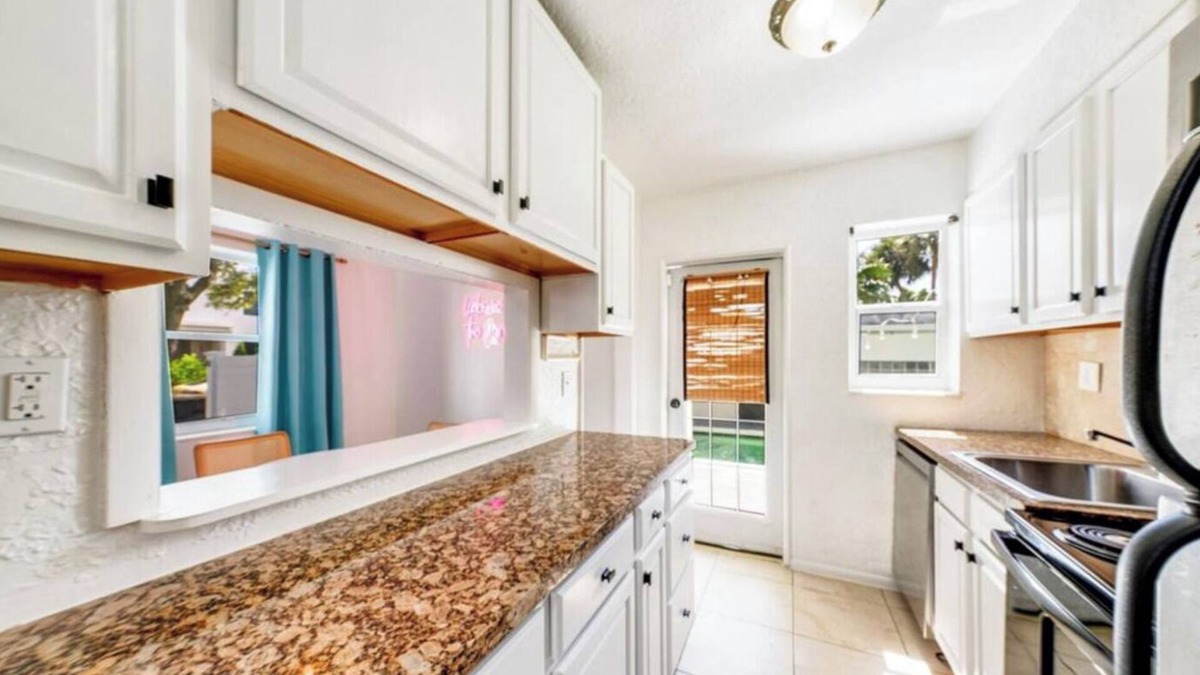 Central Fort Lauderdale House | Spacious 5-bedroom duplex with 2 separate homes in wonderful Fort Lauderdale