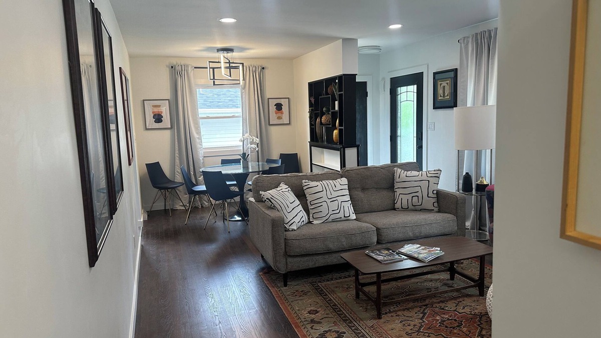 West Des Moines House | Spacious 5-bedroom house in welcoming West Des Moines with AC