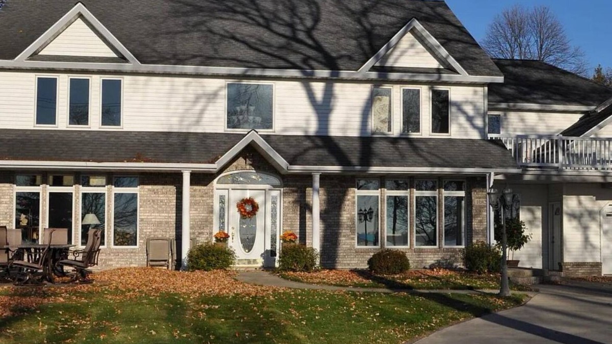 Detroit Lakes House | Spacious 5-bedroom house in terrific Detroit Lakes with WiFi, AC on Detroit lake