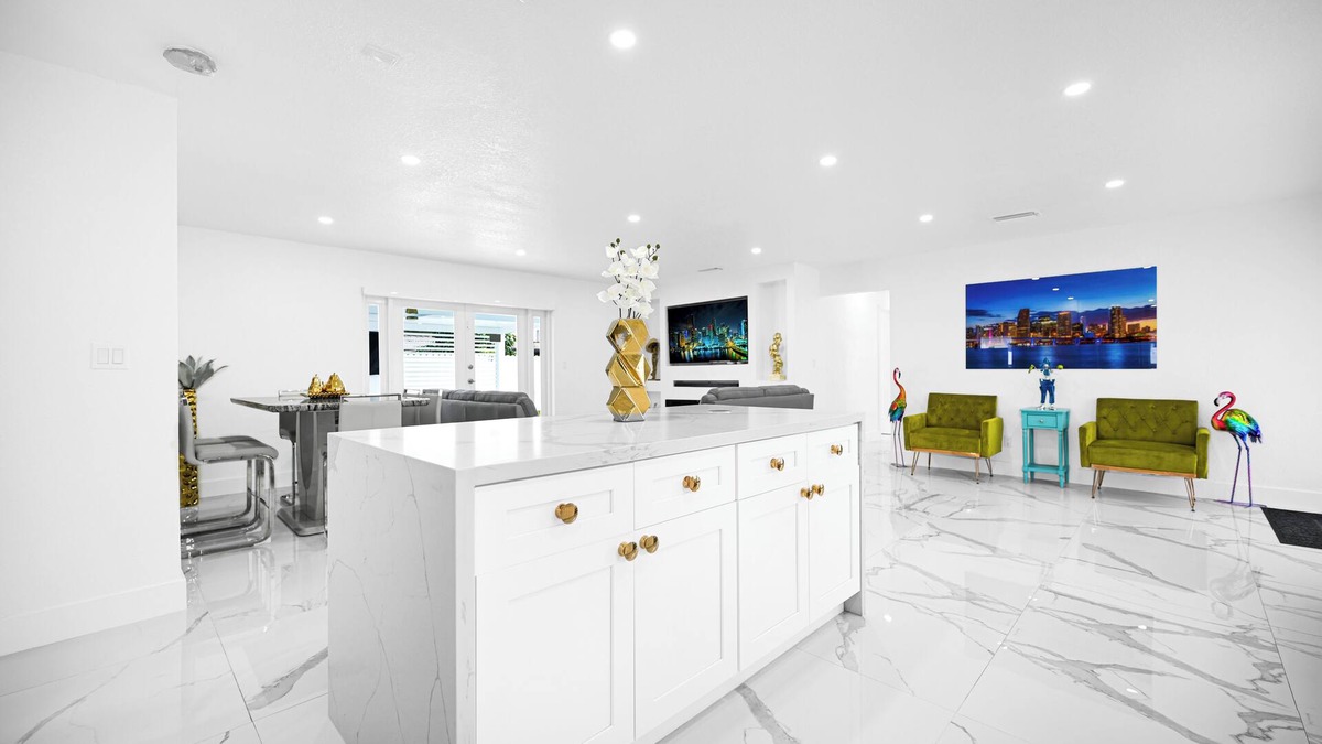 Miami Gardens House | Spacious 5-bedroom house in perfect Miami Gardens with WiFi, AC