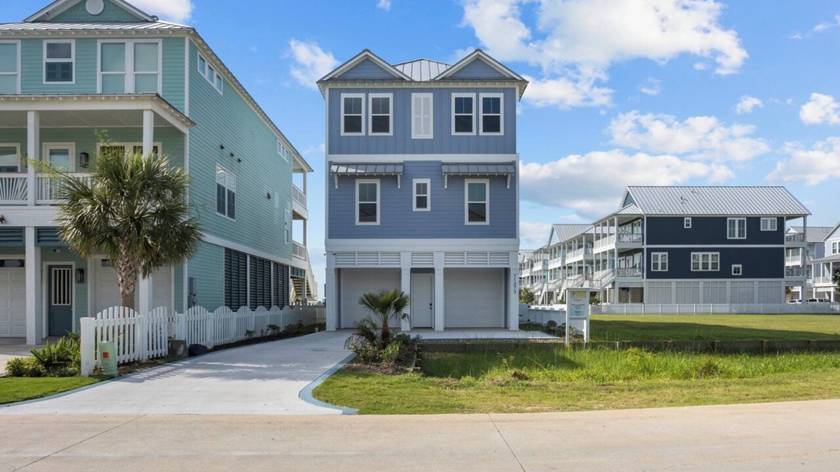 Beachside Village House | Spacious 5-bedroom, 5 Bath house with Amazing Ocean Views