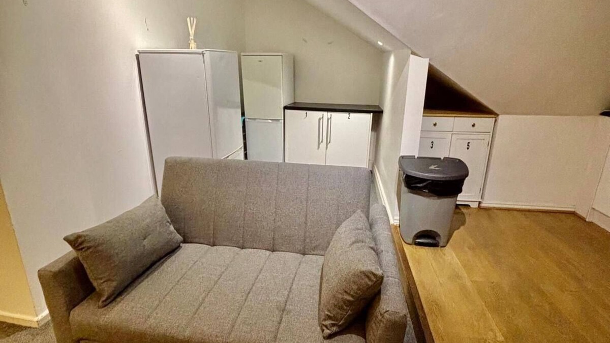 Brixton Hill Apartment | Spacious 5-bedroom apartment in marvelous London with AC BT4
