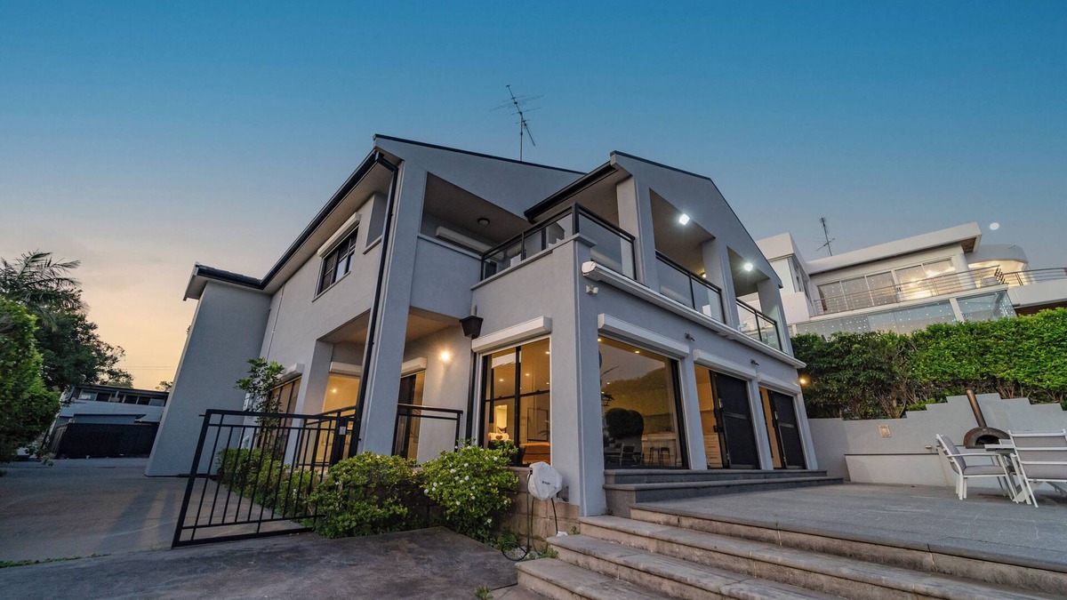 Taren Point Villa | Spacious 5-bedroom villa with WiFi and AC in delightful Taren Point