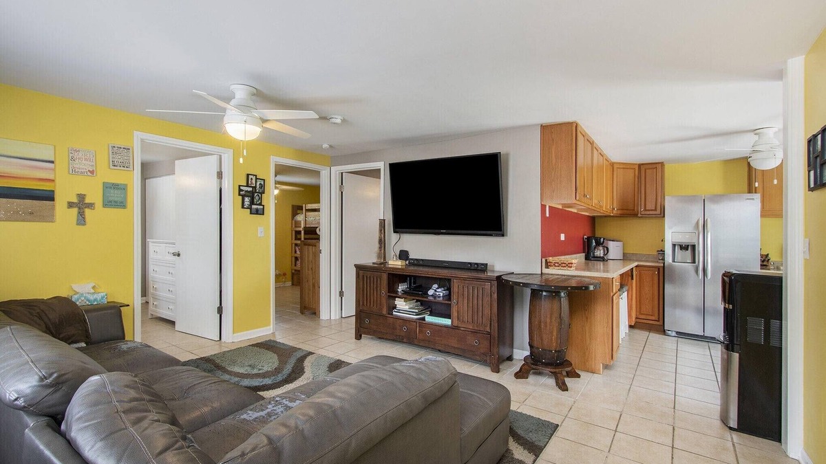 Sister Lakes Cottage | Spacious 5-bedroom cottage in charming Dowagiac with AC
