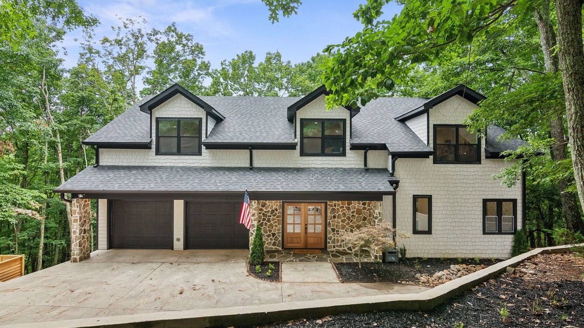 Tate Cabin | Spacious 5-bedroom, family-friendly lodge mountain house in charming Jasper