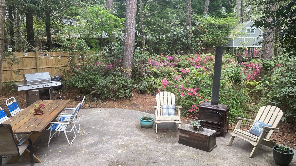 Manteo House | Spacious 5-bedroom family house on one acre in charming Manteo