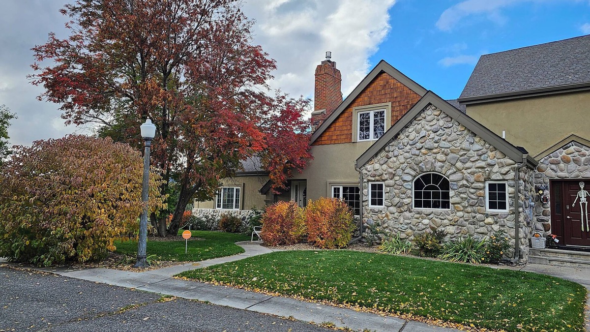 Butte House | Spacious 5 Bedroom, family-friendly home on Stunning Golf Course In Butte, MT