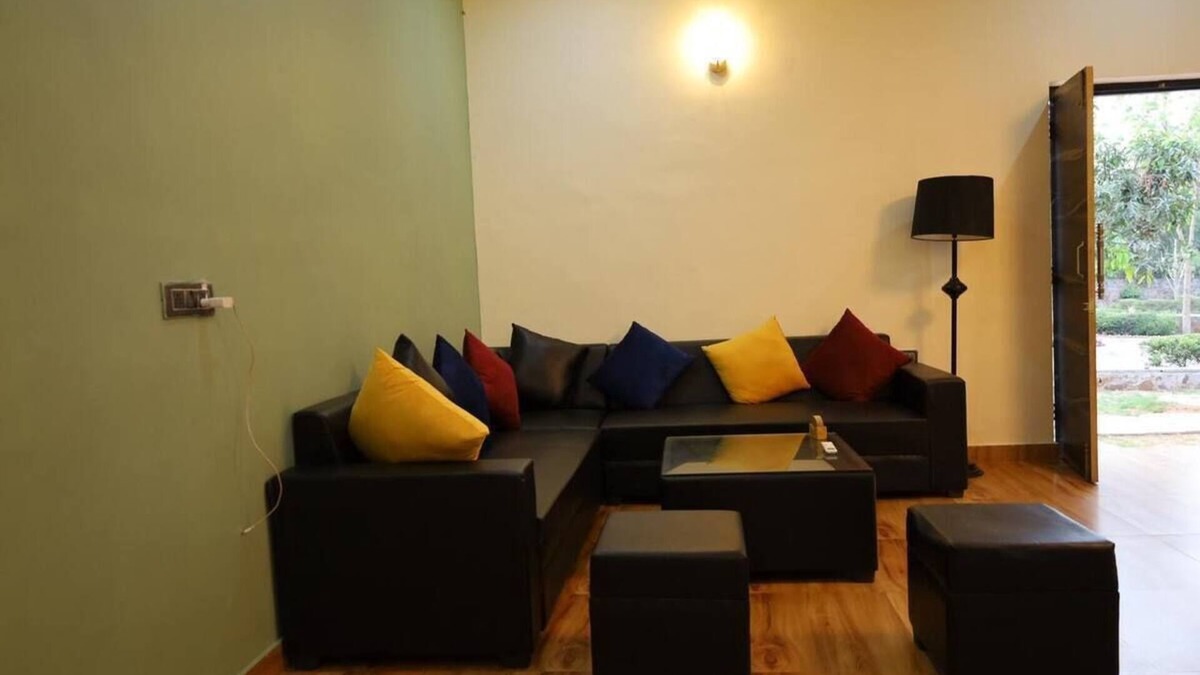 Gurugram Other | Spacious 5-bedroom farmhouse in cool Gurugram with AC, WiFi