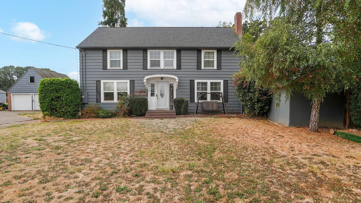 Albany Other | Spacious 5-bedroom farmhouse in superb Albany with AC. Close to i5, HWY 34, LBCC