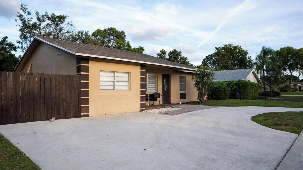 Hamptons at Boca Raton House | Spacious 5-bedroom house in West Boca Raton WiFi, AC, Deerfield Beach -11.5 Mi
