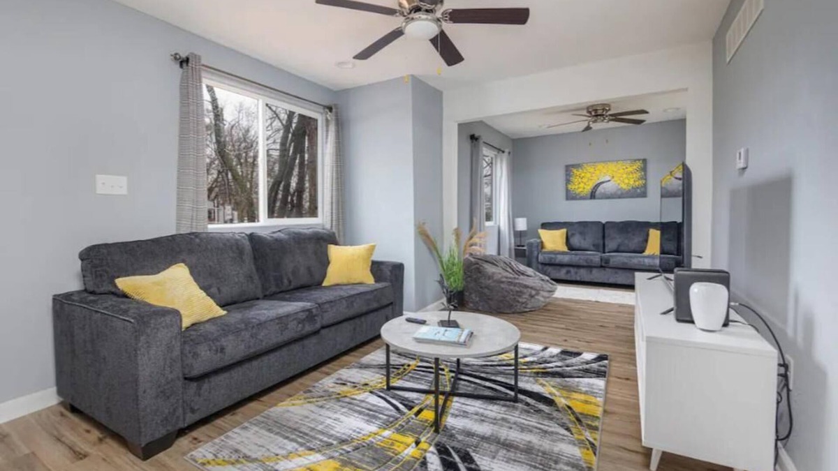 Des Moines House | Spacious 5-bedroom house with Ping Pong Table and Wifi in awesome Des Moines