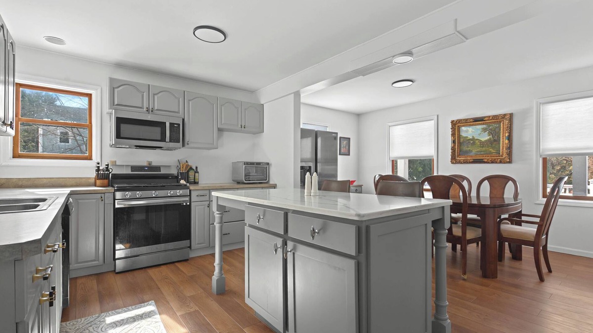 Gansevoort House | Spacious 5-bedroom house with in ground pool, pool house. 2 full kitchens.