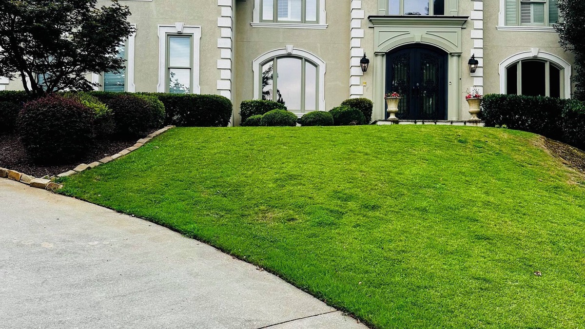 Snellville House | Spacious 5-bedroom house in peaceful Snellville with AC, gym, pool and spa