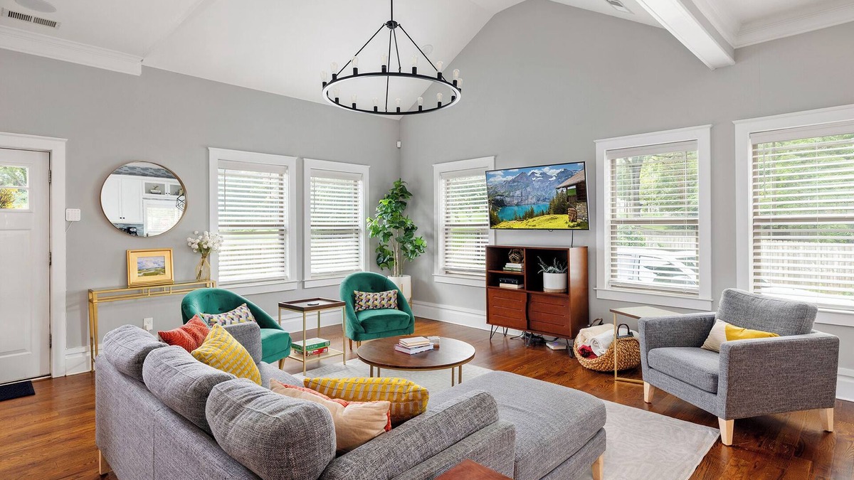 Charlotte House | Spacious 5-bedroom house in the heart of Charlotte.close to everything!