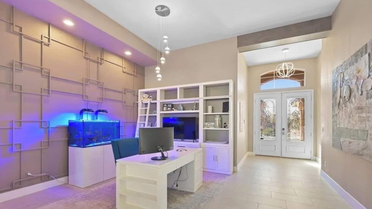 Las Vegas House | Spacious 5-bedroom house in amazing Las Vegas with fitness room, WiFi