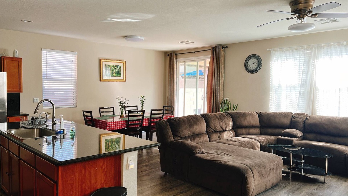 Enterprise House | Spacious 5-bedroom house 15 minutes to Las Vegas strip