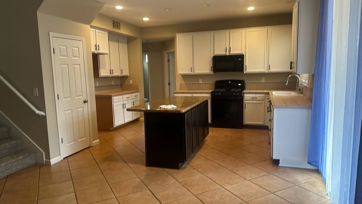Patterson House | Spacious 5-bedroom house in welcoming Patterson with WiFi, AC