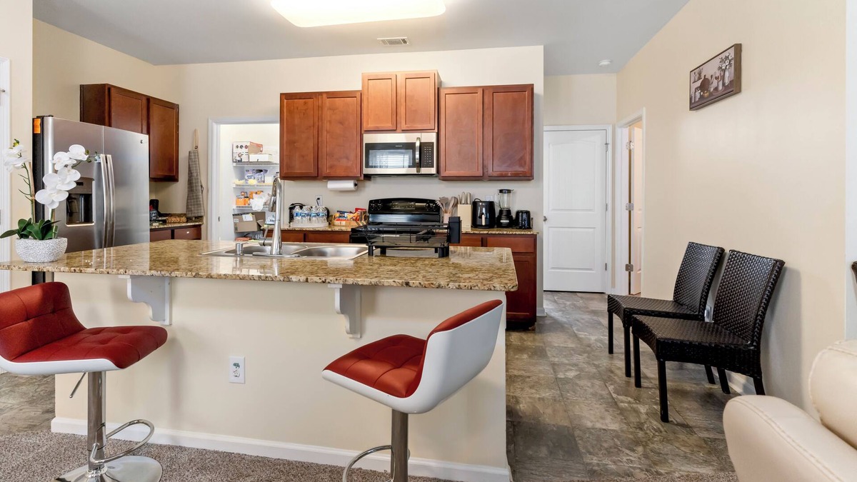 Riverdale House | Spacious 5-bedroom house with AC, WiFi in charming Riverdale 3 Spa-Like Baths