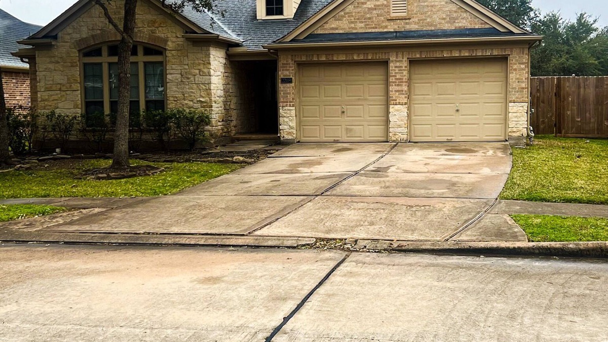 Riverpark West House | Spacious 5-bedroom home with WiFi, AC, Smart TV, in nice Sugar Land neighborhood