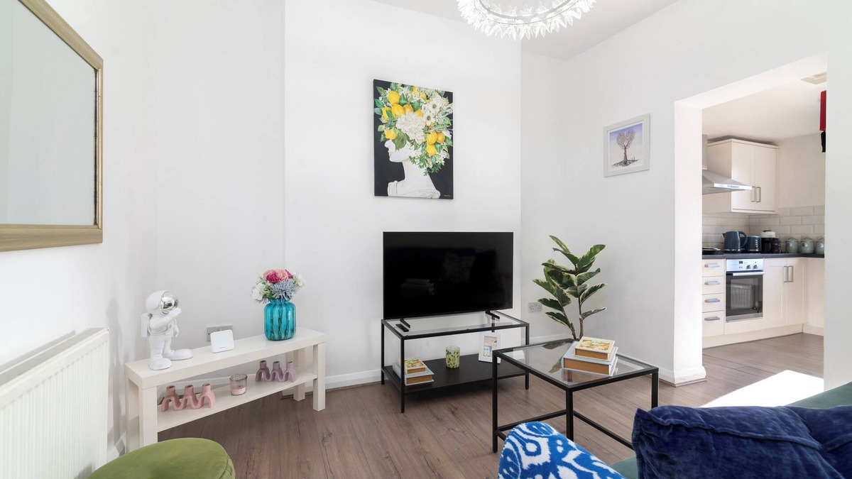 Camden Town Apartment | Spacious 5-Bedroom Home in Camden Town – Ideal for Groups & Families