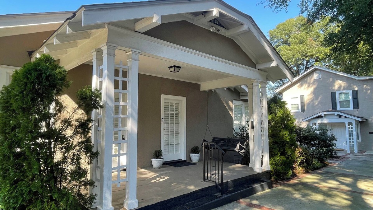 Summerville House | Spacious 5-Bedroom Home with Private Guest Cottage