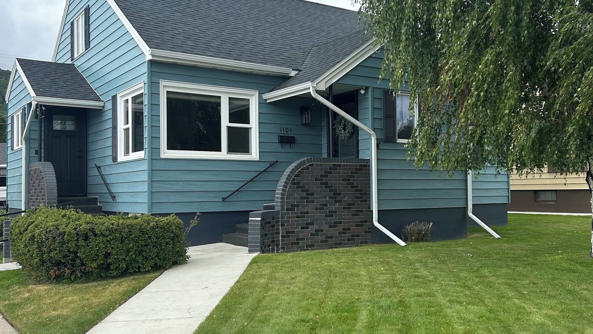 Anaconda House | Spacious 5-bedroom house in beautiful Anaconda with Salt water Hot Tub