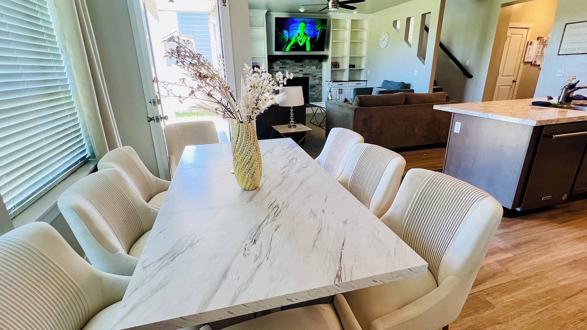 Caldwell House | Spacious 5-bedroom house in charming Caldwell with lots of fun activities