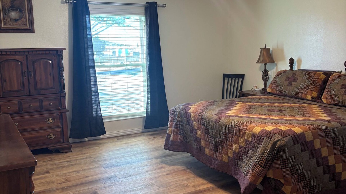 Carlsbad House | Spacious 5-bedroom house with A/C near a couple of national parks