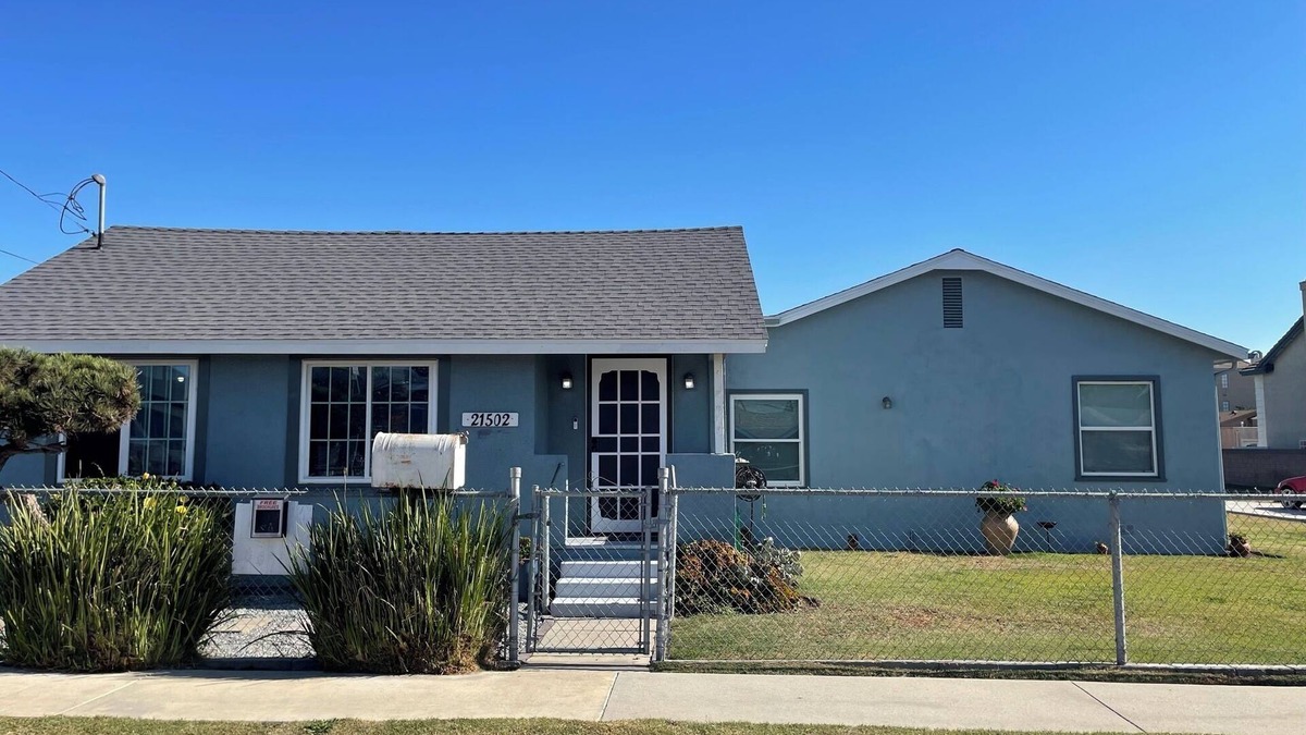 West Carson House | Spacious 5-bedroom house in welcoming Torrance with WiFi, AC, large yard