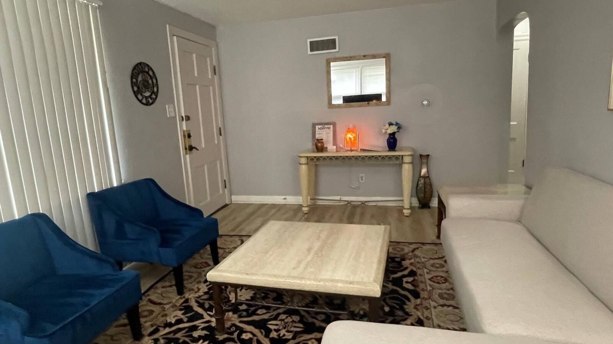 Waukegan House | Spacious 5-bedroom house near Great Lakes Naval Base!