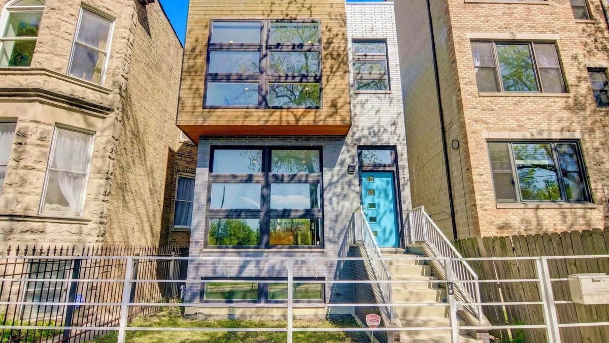 West Town House | Spacious 5-bedroom house great for large groups