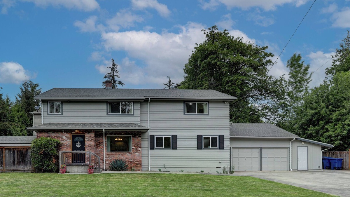 Kenmore House | Spacious 5-bedroom house in brilliant Kenmore with WiFi AC Exercises room