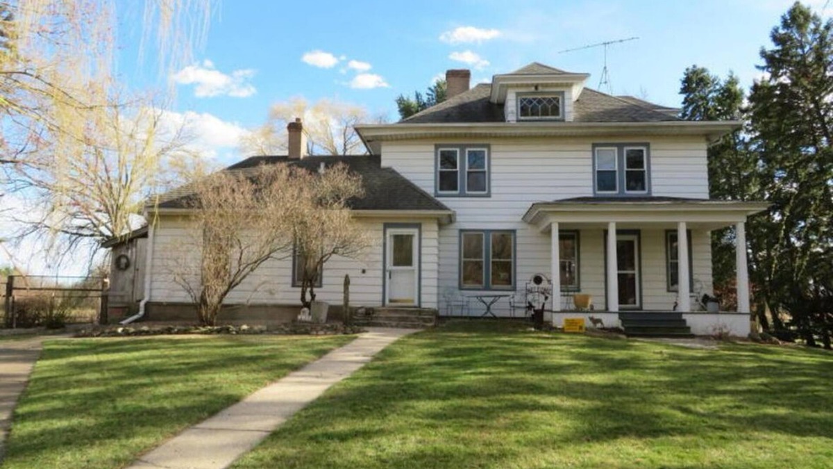 Kenosha House | Spacious 5-bedroom house in charming Kenosha with AC, WiFi