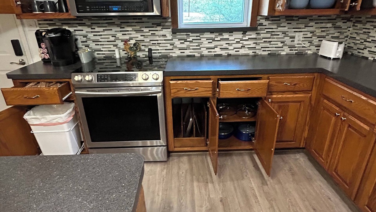 Jones Mills House | Spacious 5-bedroom house on quiet dead end road with AC, WiFi
