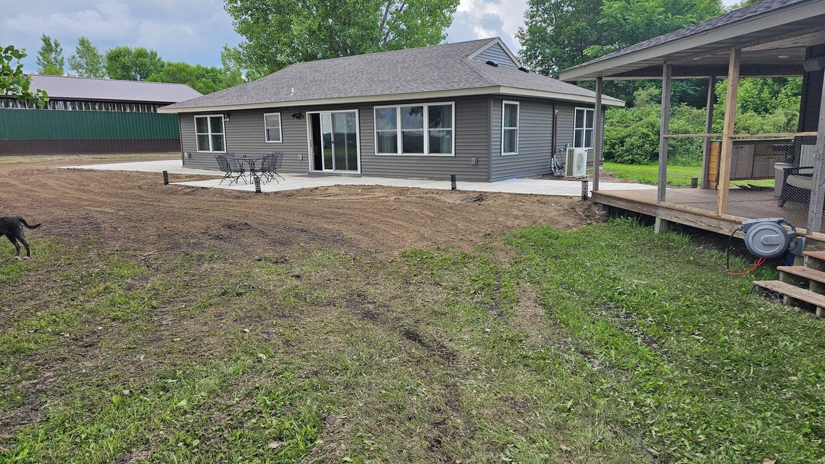 Osakis House | Spacious 5-bedroom Osakis lakefront house/guest house with dock, WiFi, AC, spa
