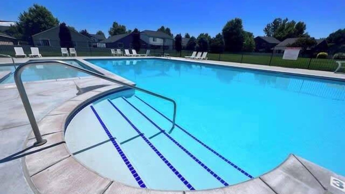 Meridian House | Spacious 5-Bedroom Retreat with Pool Access