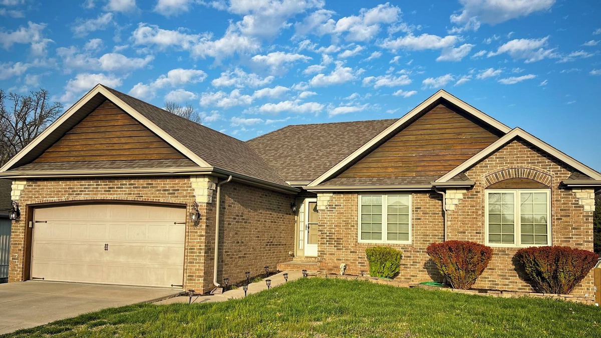 Battlefield House | Spacious 5-bedroom house with hot tub, firepit, movie room in quiet Battlefield