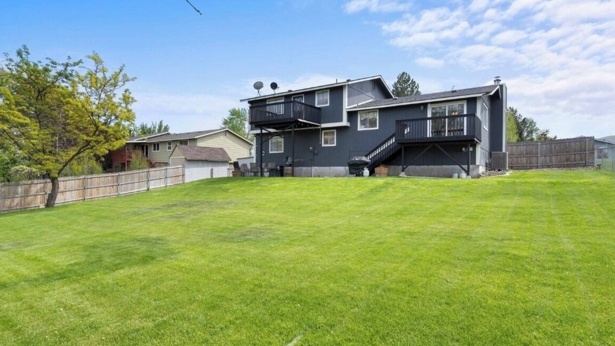 Benton City House | Spacious 5-bedroom townhome in charming Benton City