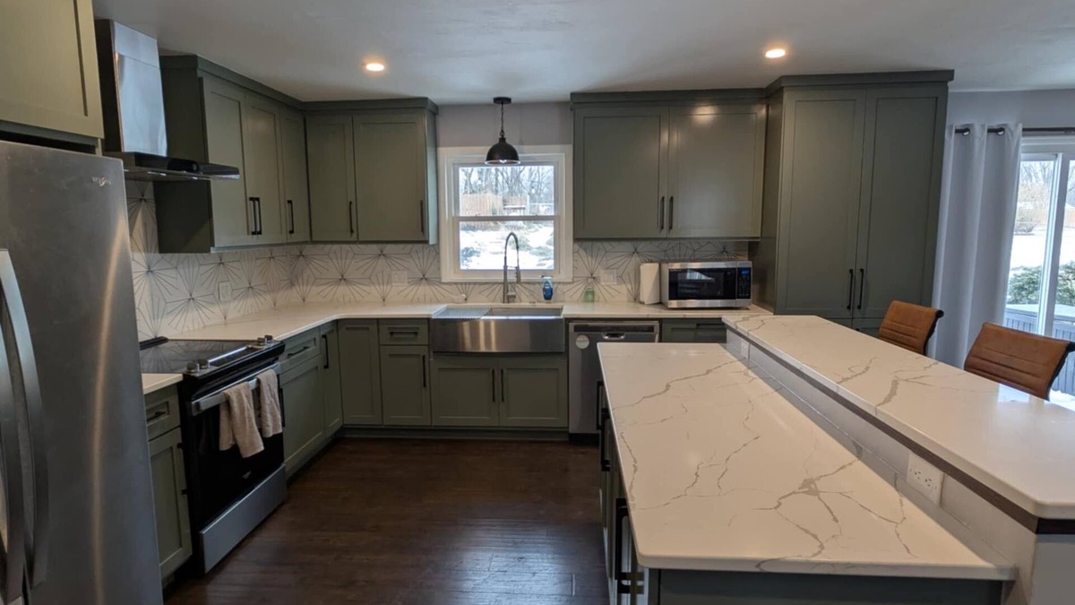 Cave Spring House | Spacious 5-bedroom house with fenced in backyard in Roanoke, Virginia.