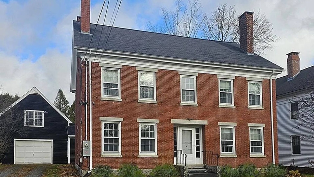 Damariscotta House | Spacious 5-bedrooms on dead end street. WiFi, AC. Walk to charming Damariscotta.