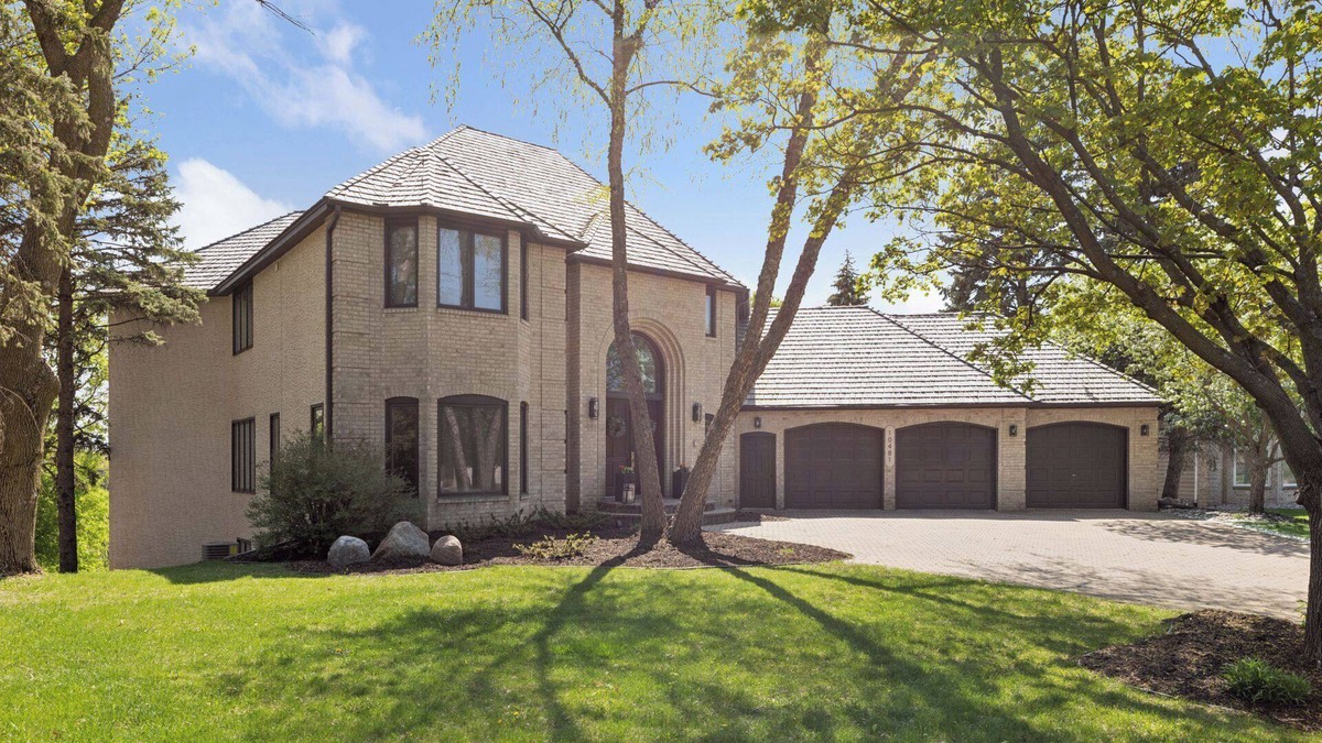 Eden Prairie House | Spacious 5-bedroom house with fitness room and AC in beautiful Eden Prairie