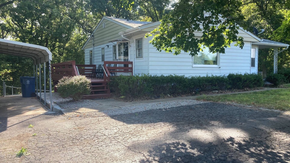 Glen Carbon House | Spacious 5-bedroom house in gorgeous Glen Carbon with AC