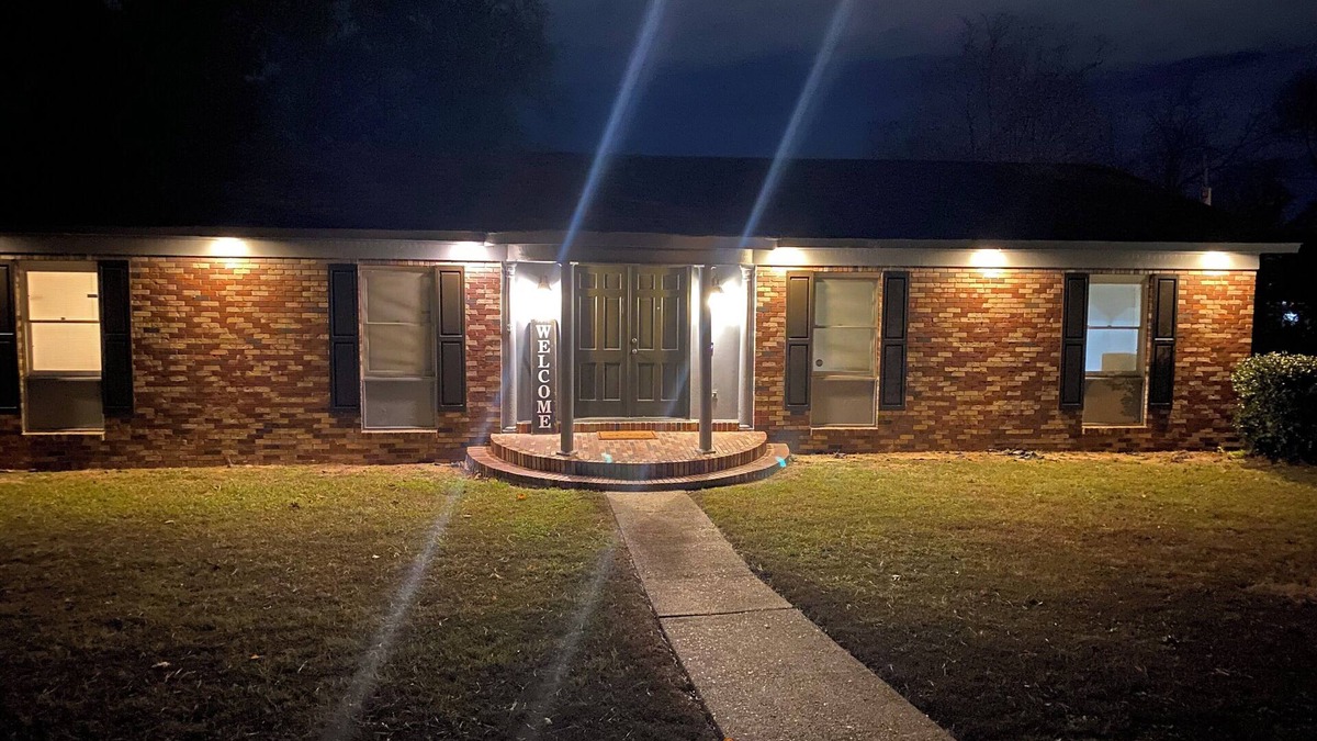 Hot Springs House | Spacious 5-bedroom house in fabulous Hot Springs 1.2 miles from Oaklawn Park