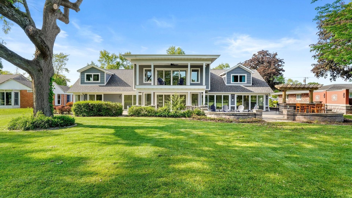 Merrillville House | Spacious 5-Bedroom Golf Course Home Perfect for Getaways & Special Occasions