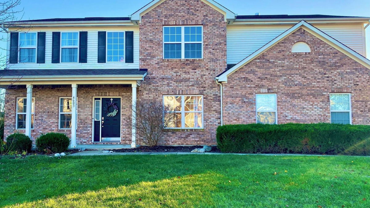 Noblesville House | Spacious 5 bedroom house just north of Indianapolis, minutes to Grand park.