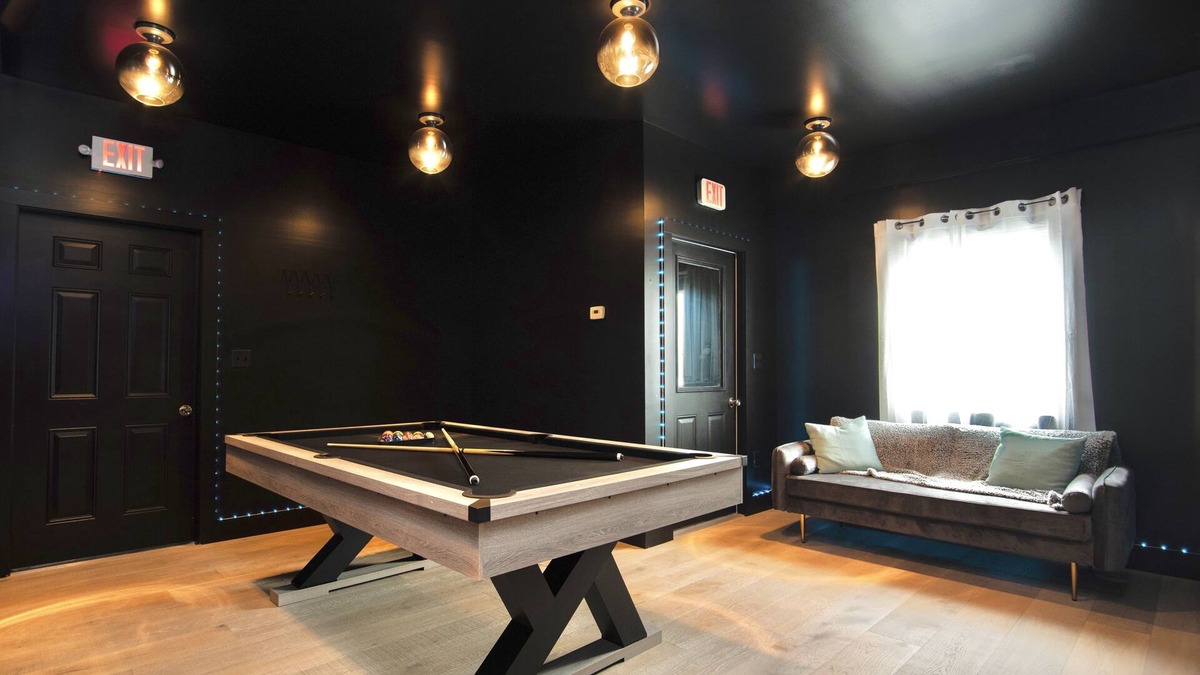 Plattsburgh House | Spacious 5 bedroom Modern Rental w/ POOL TABLE